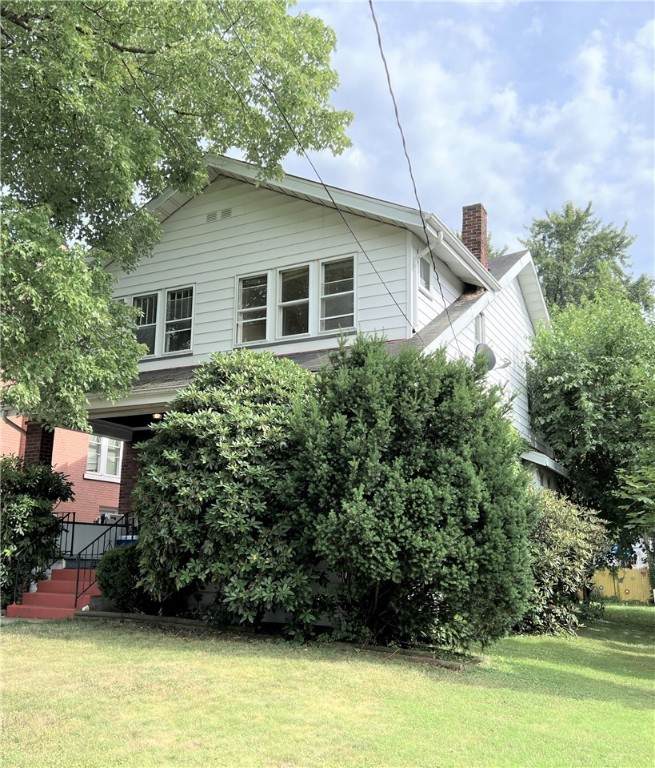 120 Sheridan Ave - Photo 1