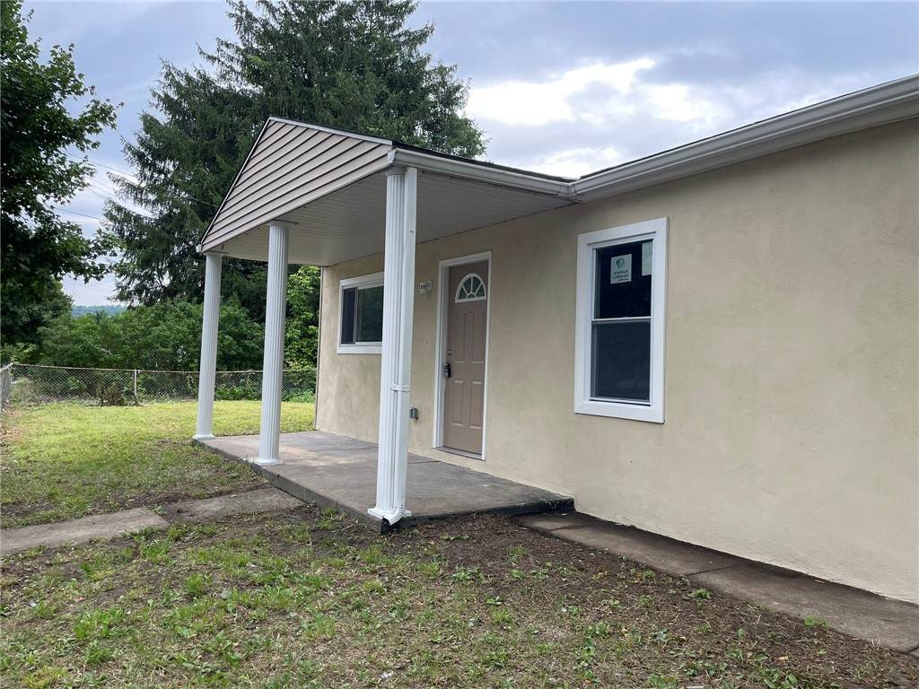 216 Halcomb Ave - Photo 1