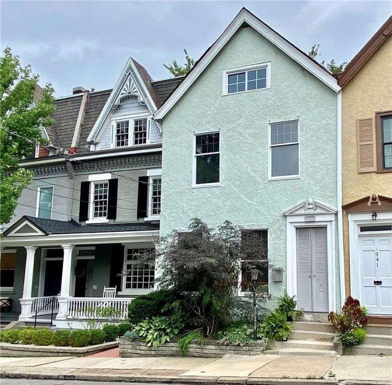 939 Saint James St - Photo 1
