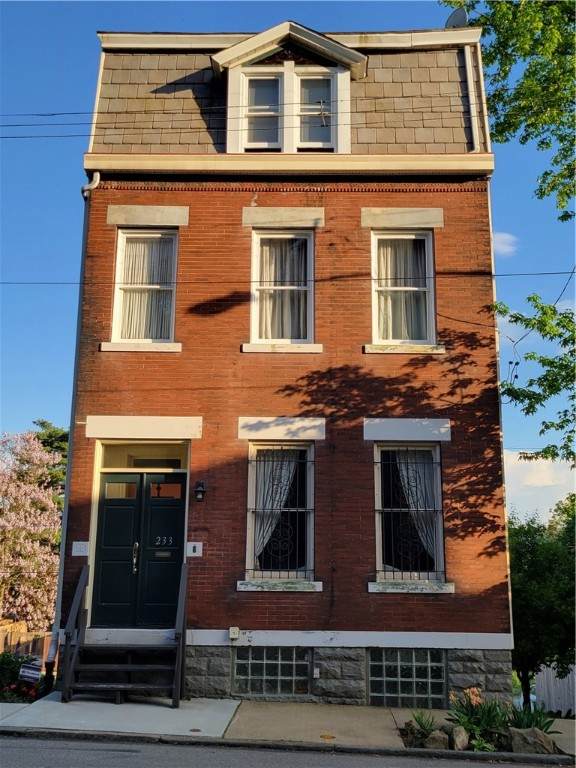 233 Carrington St - Photo 1