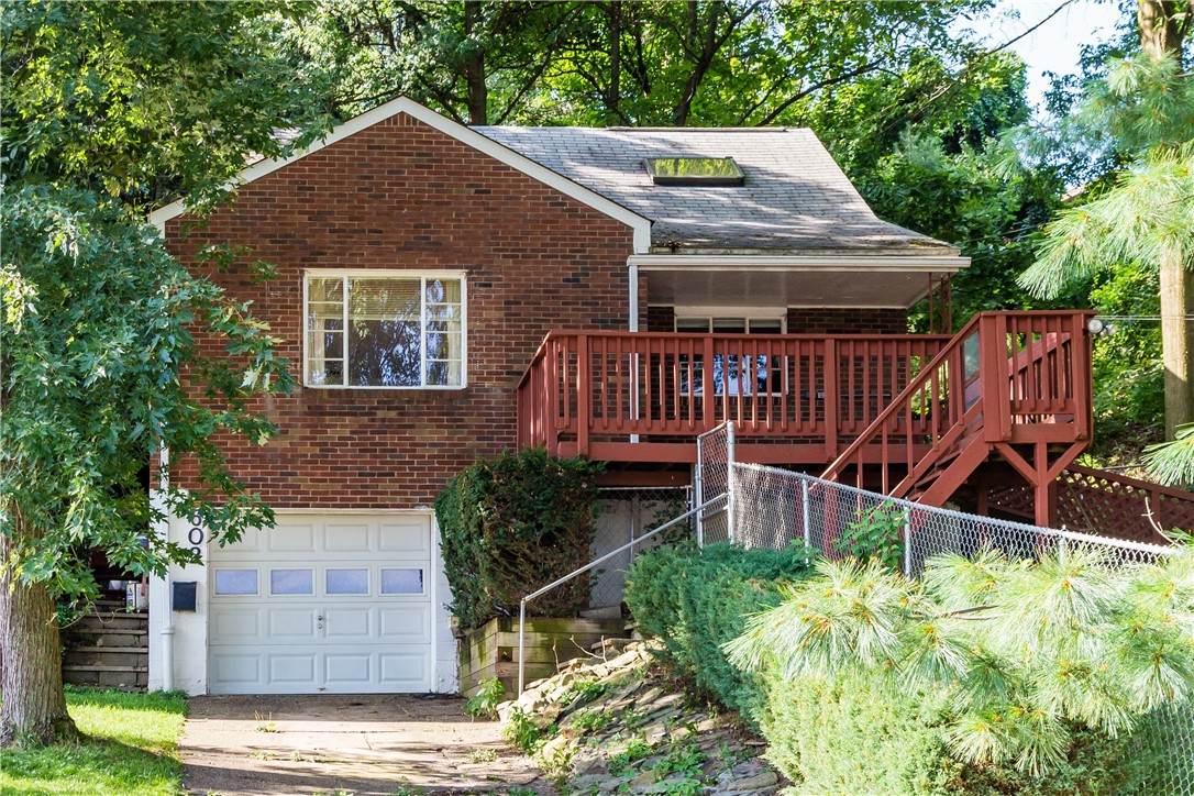 602 Danbury St - Photo 1