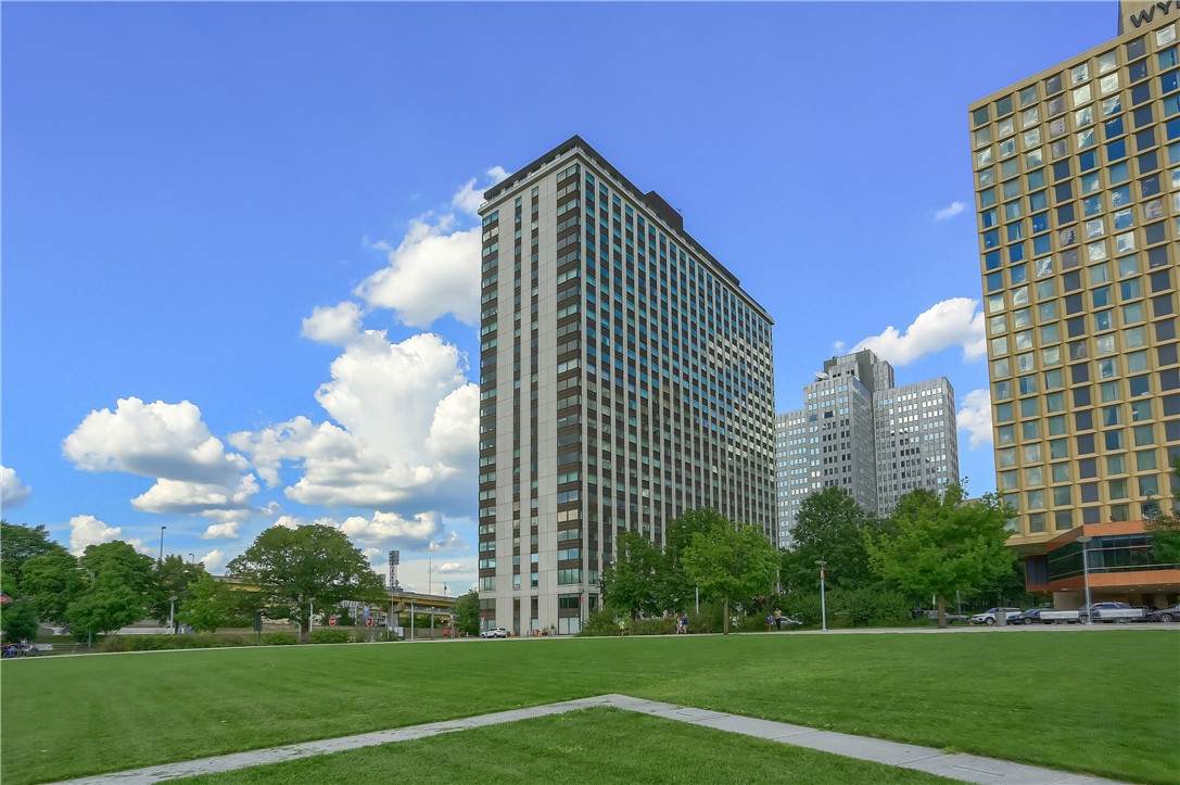 320 Fort Duquesne Blvd - Photo 1