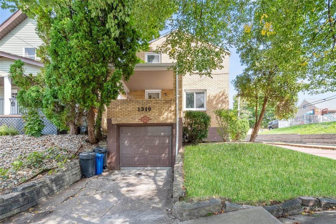 1319 Woodbourne Ave - Photo 1