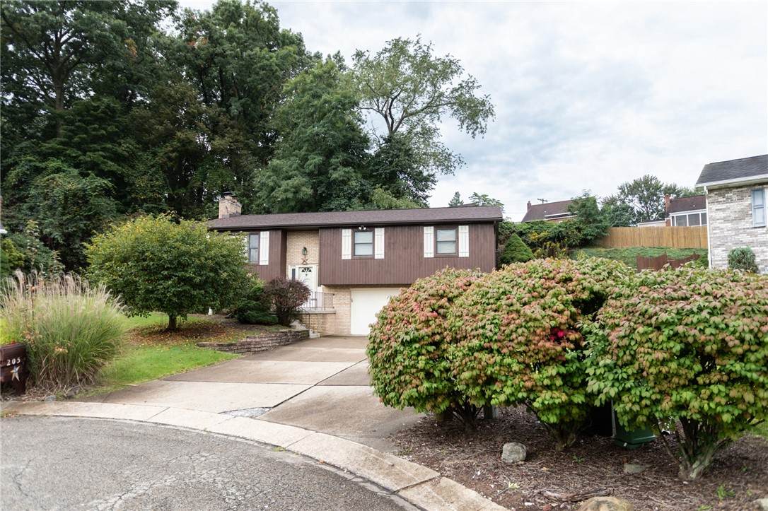 205 Falcon Ridge Dr - Photo 1