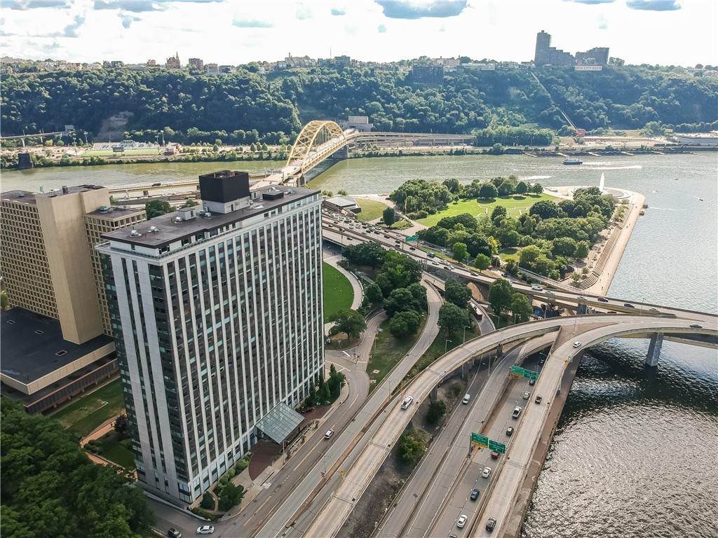 320 Fort Duquesne Blvd - Photo 1