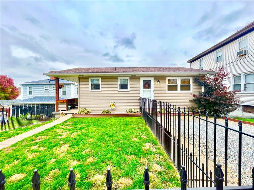 705 Scott St - Photo 1