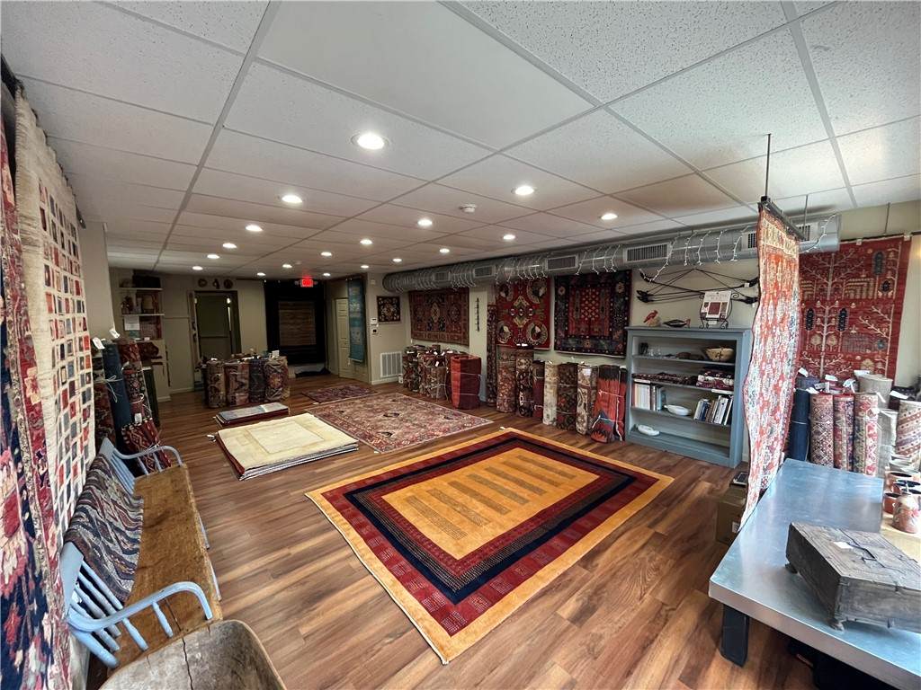 1104 Braddock Ave - Photo 1