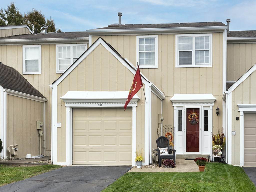 305 Canterbury Court - Photo 1