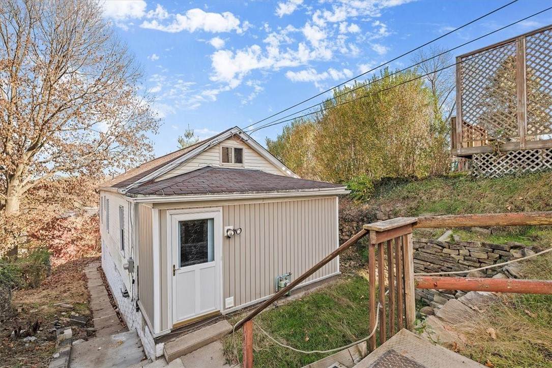 210 Vine St - Photo 1
