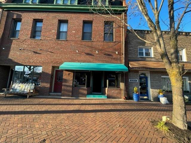 458 3rd St - Photo 1