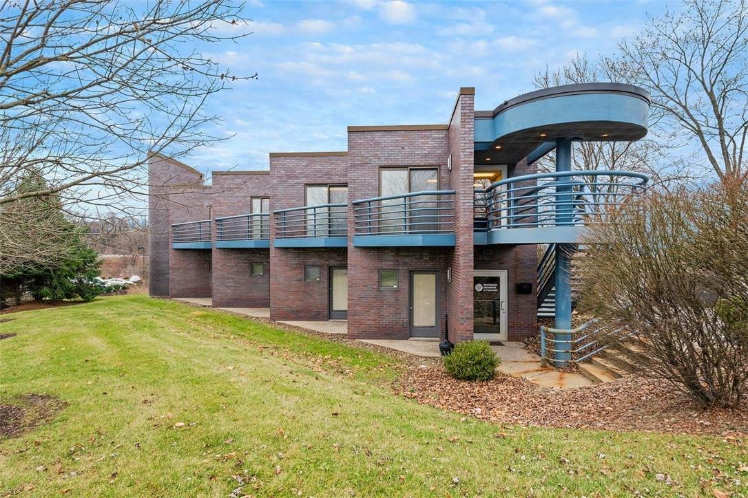 340 Mansfield Avenue - Photo 1