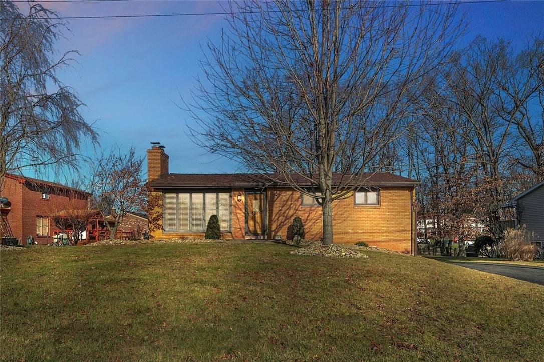 221 Greenwood Dr - Photo 1