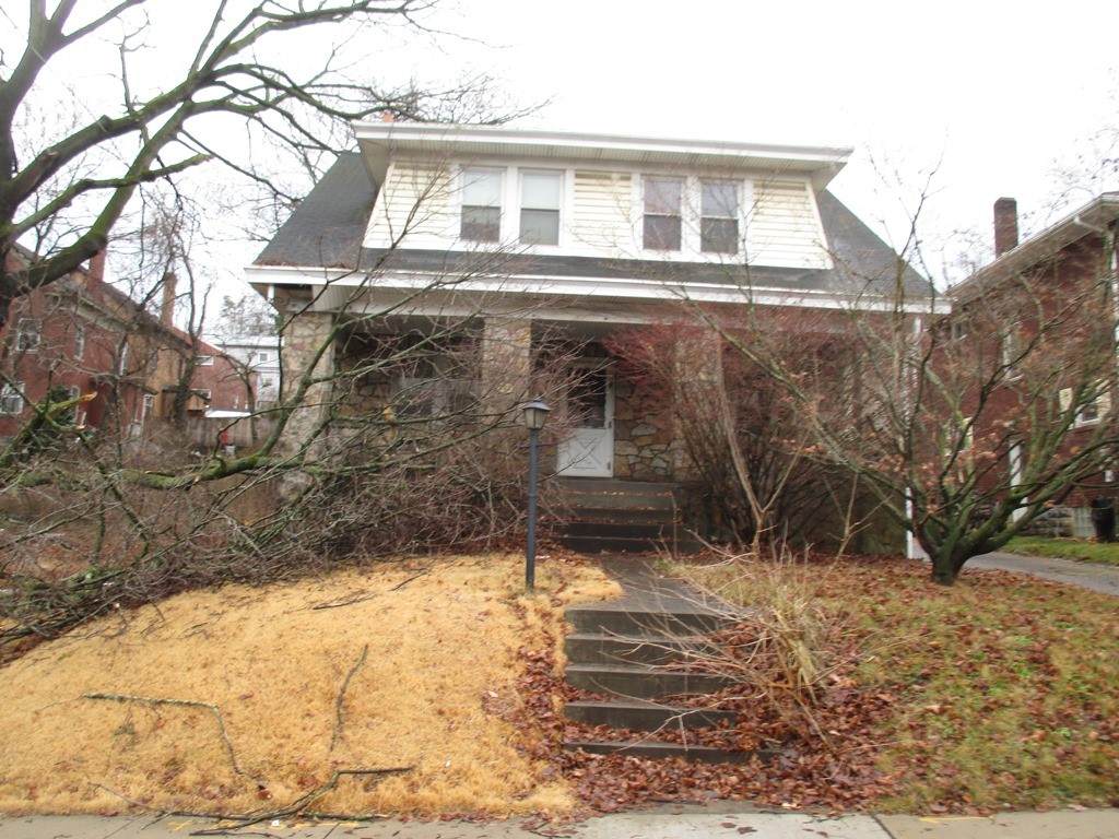 102 Fremont Ave - Photo 1
