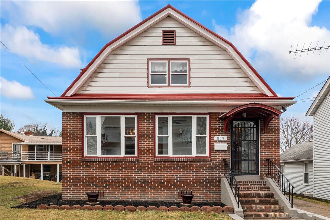 809 Spear St - Photo 1