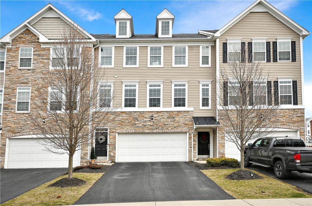 13 Truman Circle - Photo 1