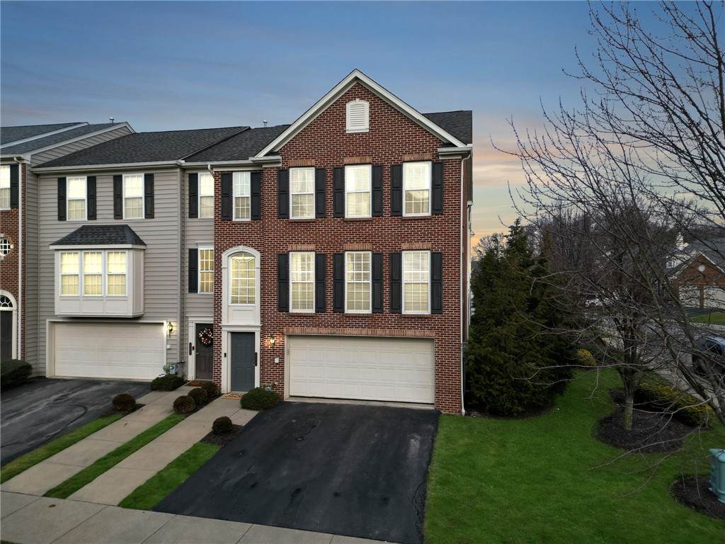 611 Garden Way - Photo 1
