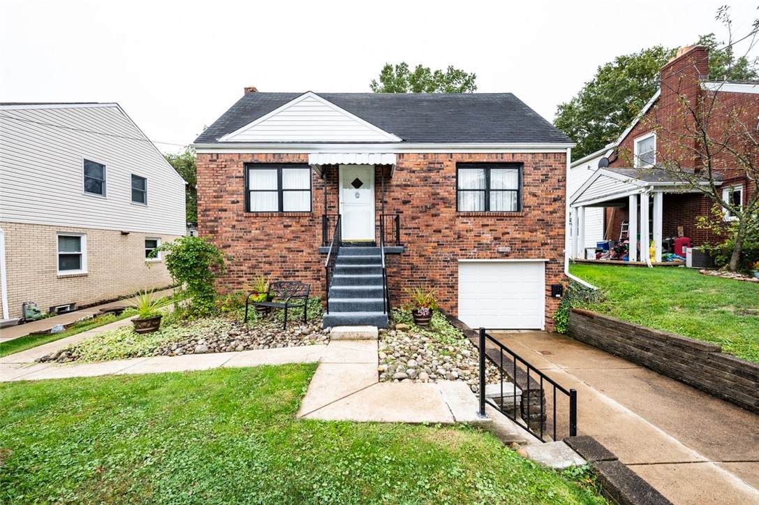 3230 Longwood Dr. - Photo 1