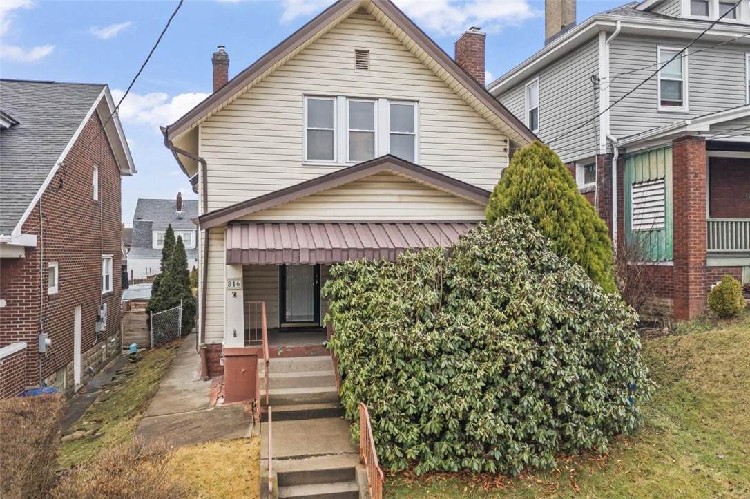 816 Rossmore Ave - Photo 1