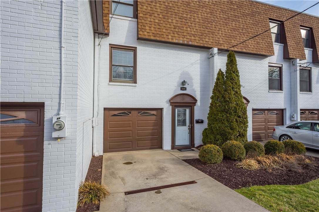691 Shady Drive East - Photo 1