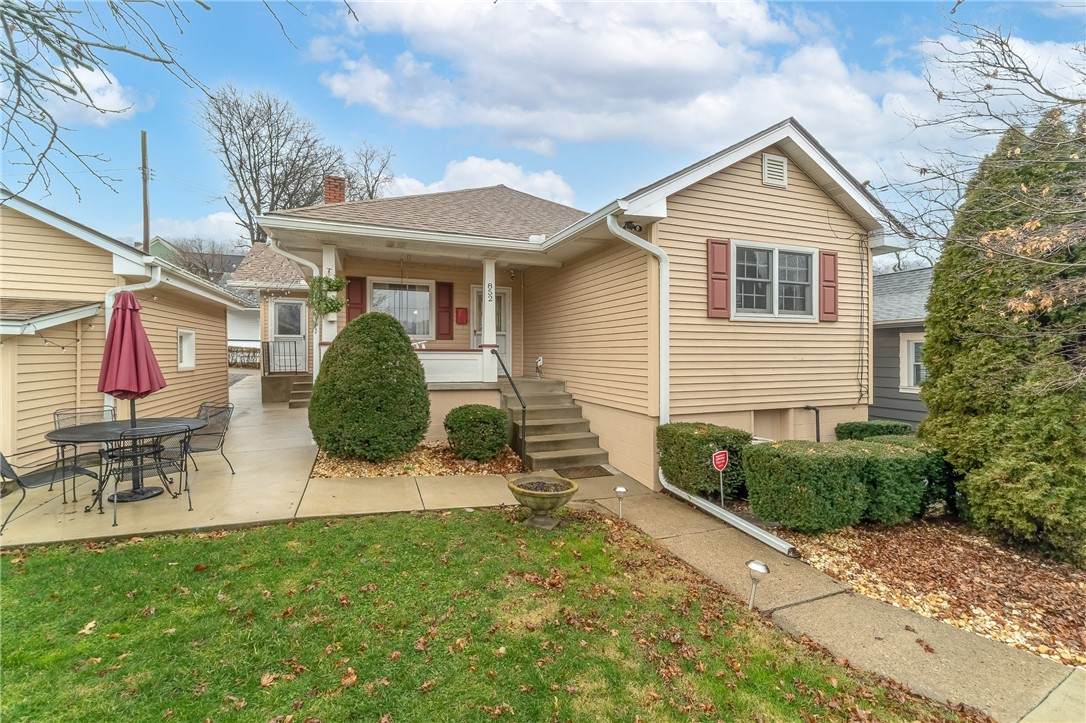852 7th Ave - Photo 1