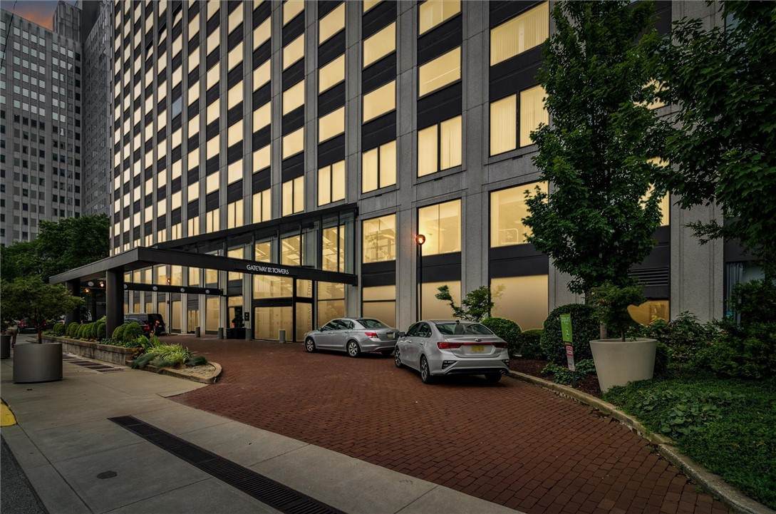 320 Fort Duquesne Blvd - Photo 1