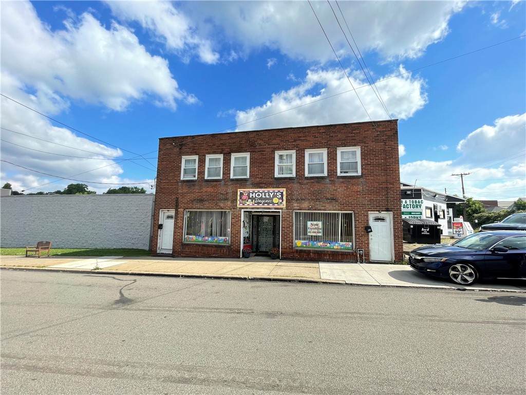 605 Saint Clair - Photo 1