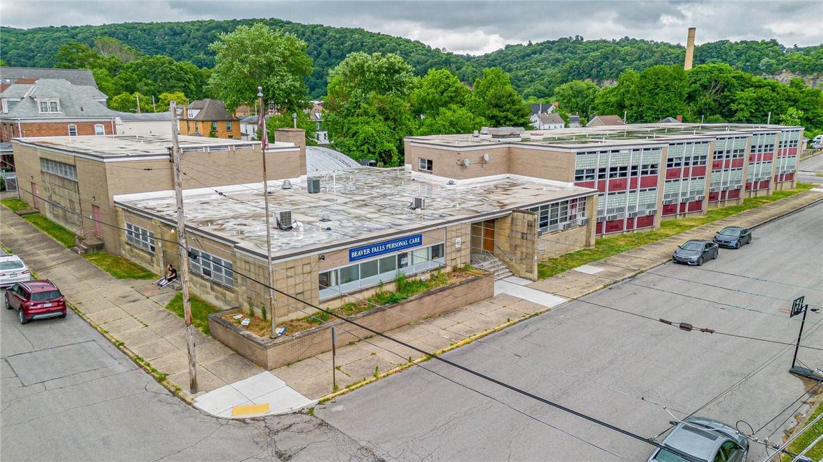 300 Pine St - Photo 1