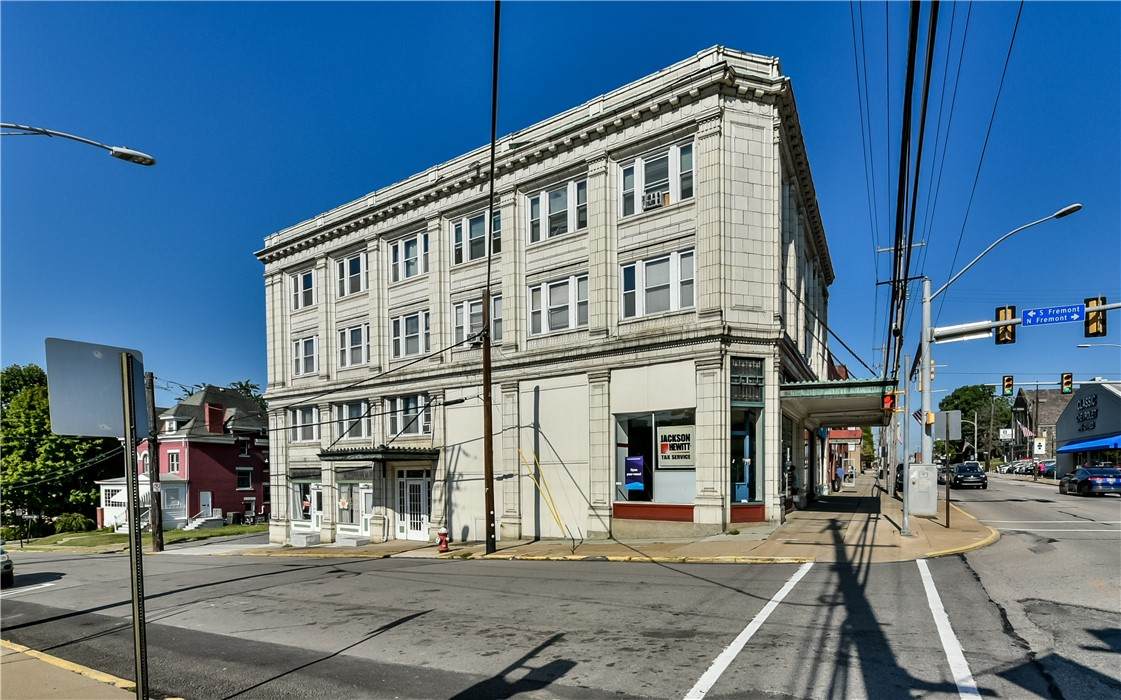 401 Lincoln Ave - Photo 1