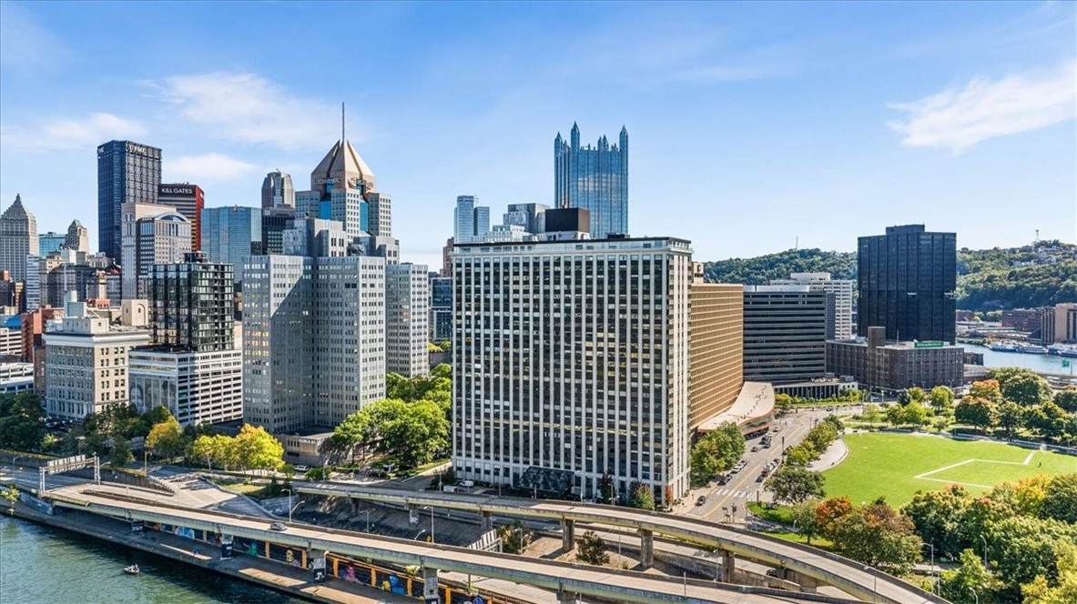 320 Fort Duquesne Blvd, Suite 300 - Photo 1