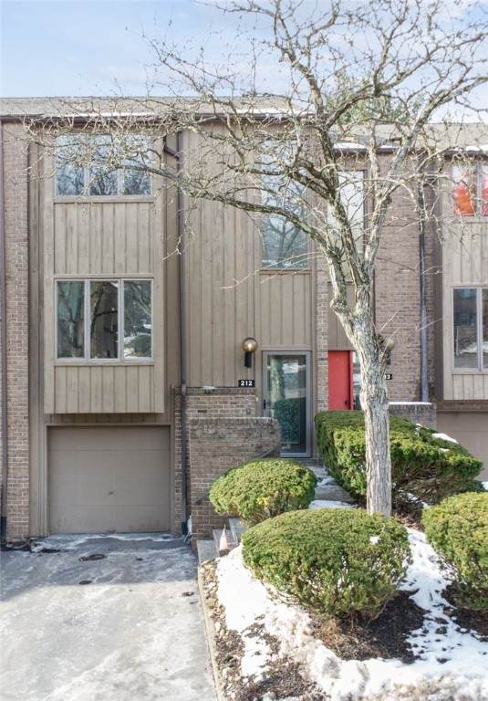 212 Pine Court - Photo 1