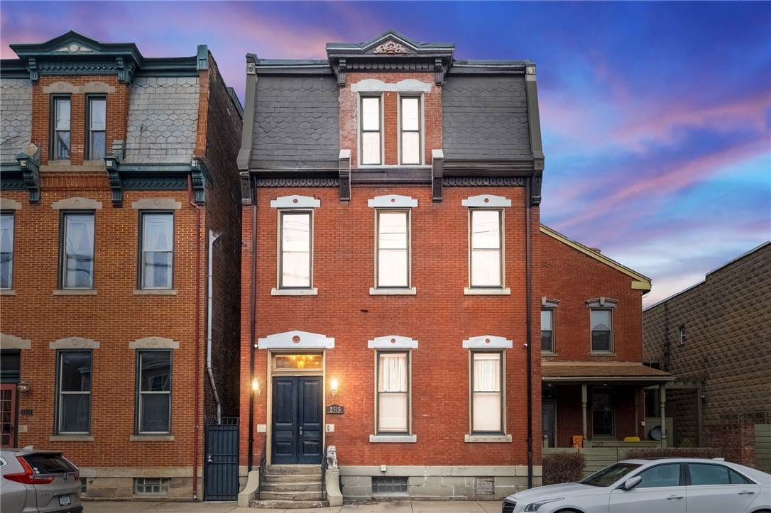 2315 Sarah St - Photo 1