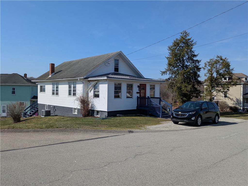 717 George St - Photo 1