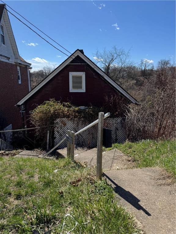 204 Waddell Ave - Photo 1