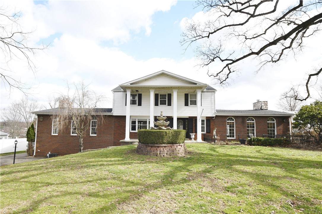 402 E Malden - Photo 1