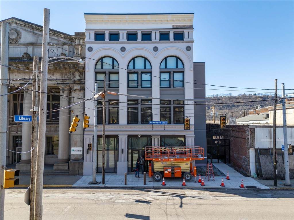 818 Braddock - Photo 1