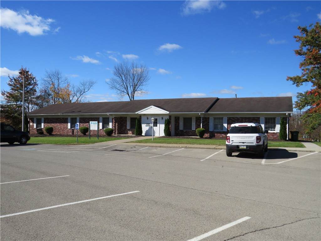 450 Hillcrest Ave - Photo 1