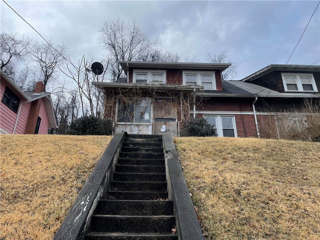 717 6th Street - Photo 1