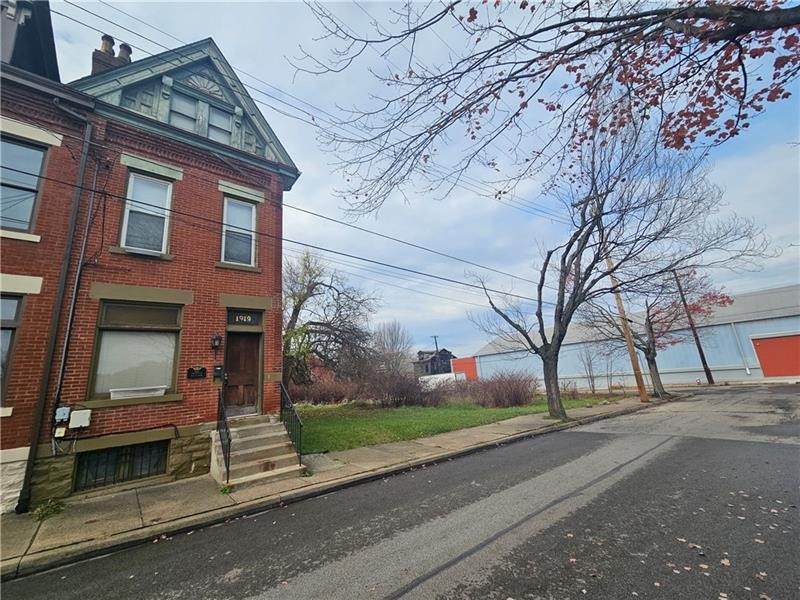 1919 Manhattan St - Photo 1