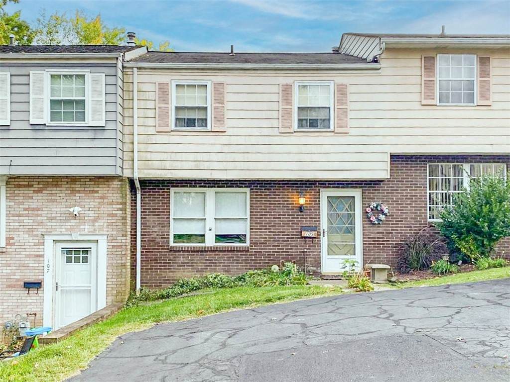 109 Old Meadow Rd - Photo 1