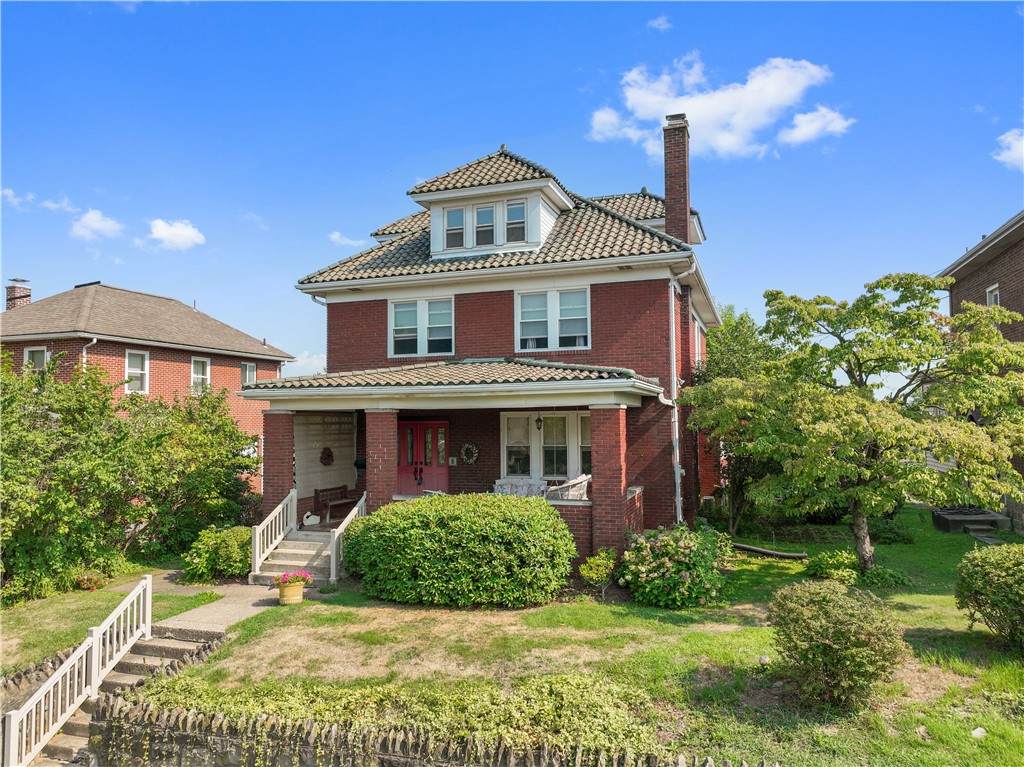 425 Rose Avenue - Photo 1