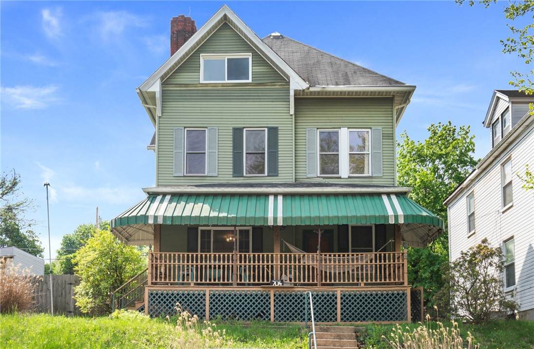 704 10th Ave - Photo 1