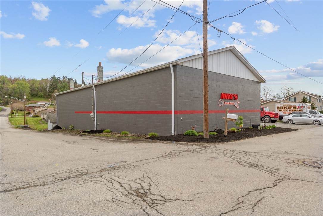 700 Roosevelt St - Photo 1