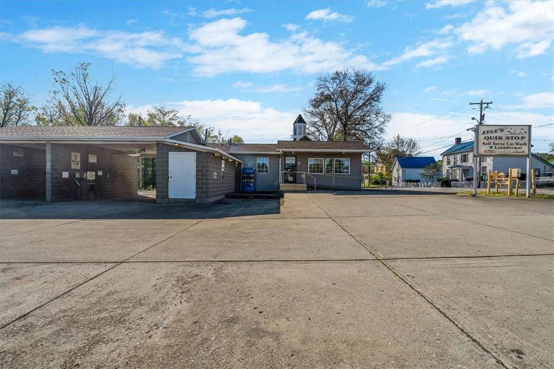 212 Pine Street - Photo 1