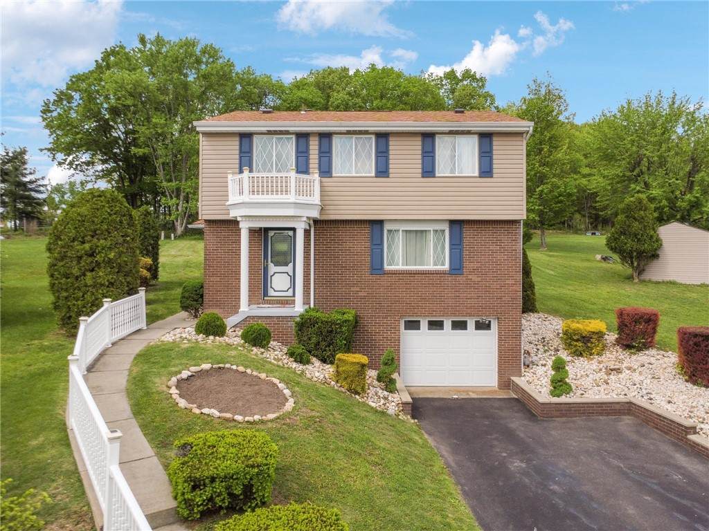 221 Barbara Ln - Photo 1
