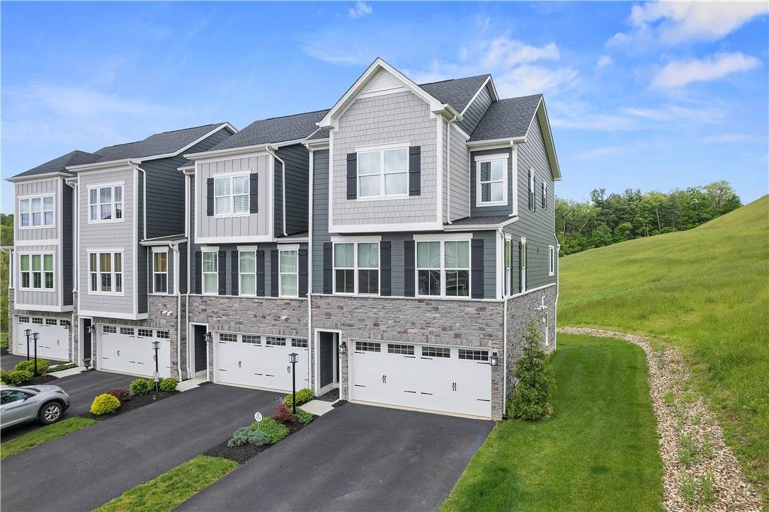 606 Spruce Ln - Photo 1