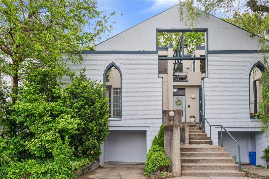 675 College St - Photo 1