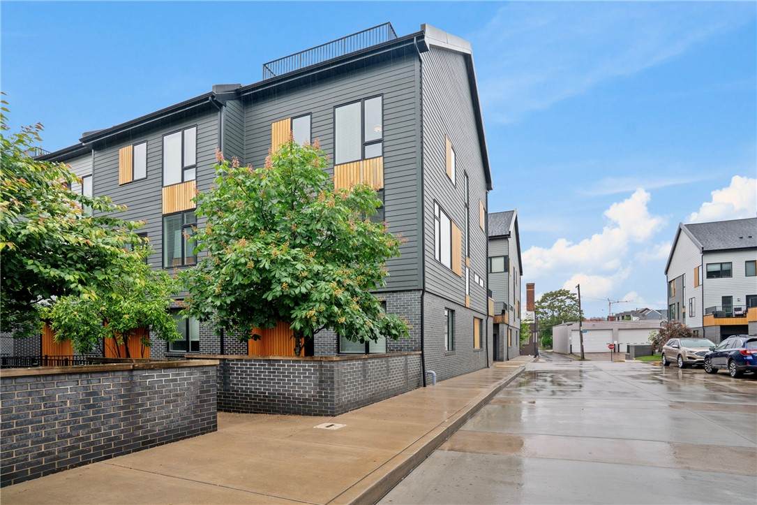 5523 Butler St - Photo 1