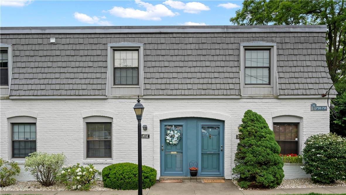 718 Carriage Circle - Photo 1