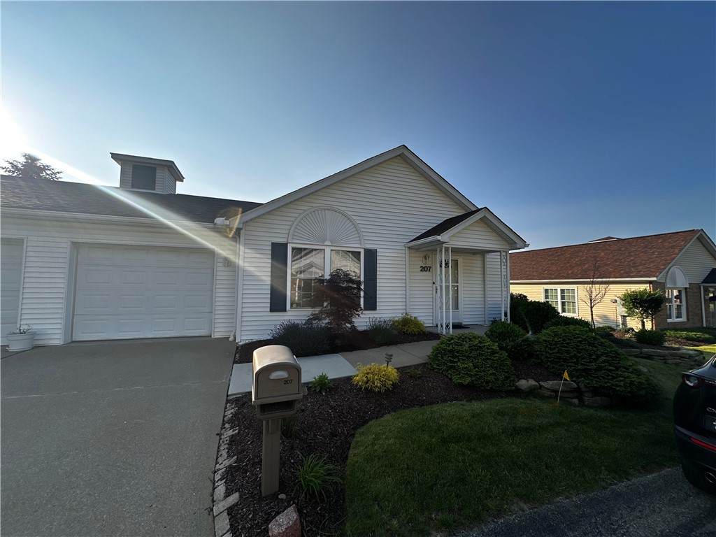 207 Village Ct - Photo 1