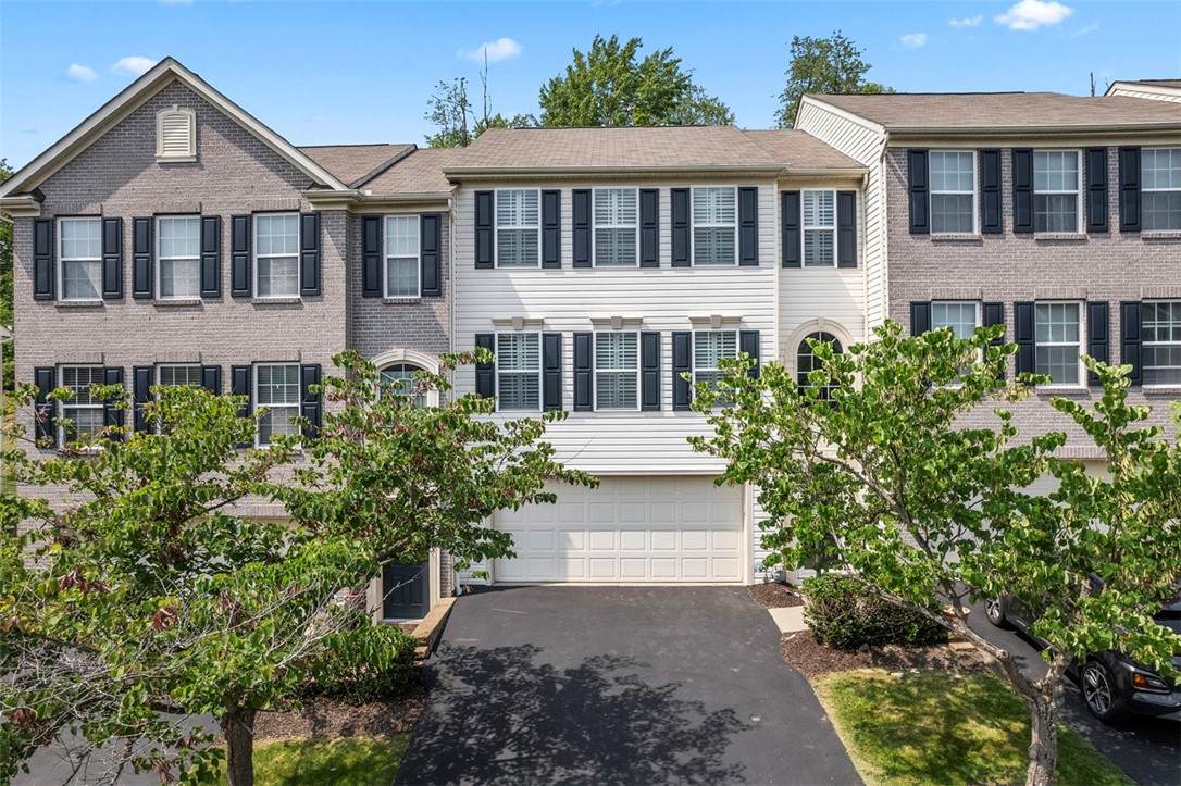 121 Bellefield Ct - Photo 1